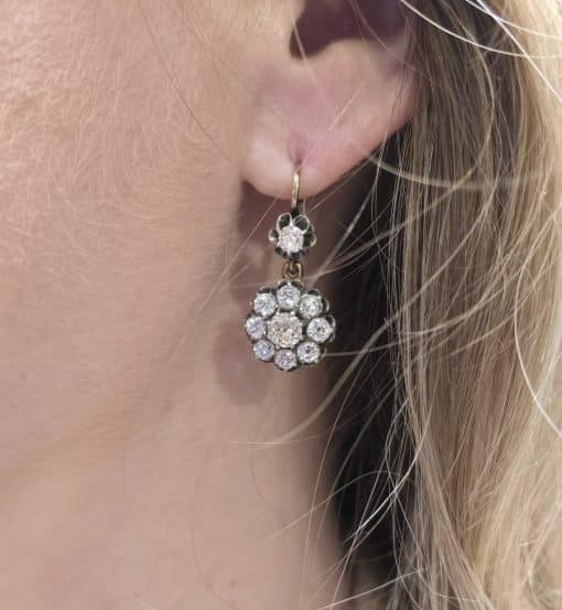 Diamond flower drop earring in gold, showcasing sparkling gemstones.