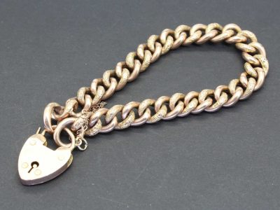 Elegant gold chain necklace with heart-shaped lock, perfect for jewelry lovers.