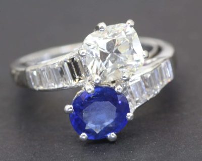 Sapphire and diamond toi et moi ring