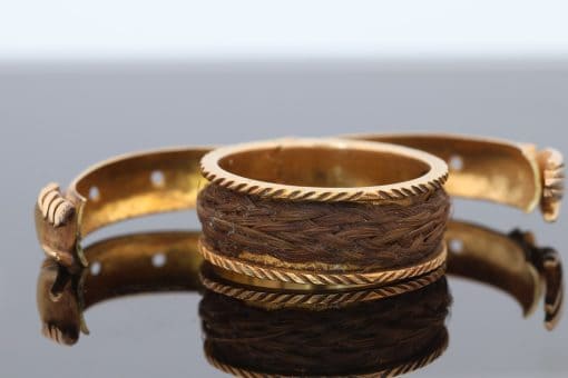 A rare and evocative Georgian “Mane in Fede” memorial ring, made in 1774. The name Mane in Fede refers to the traditional motif of two clasped hands, symbolising faith, fidelity and enduring affection. Memorial rings of this type formed an intimate connection between jewellery and remembrance, often incorporating a lock of the deceased’s hair as a tangible keepsake. This example is particularly intriguing for its ingenious concealed compartment.