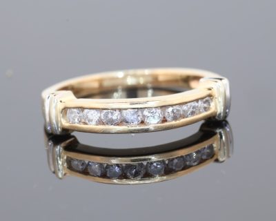 Elegant and versatile, this diamond band combines the timeless appeal of gold with the enduring brilliance of diamonds. Its classic design makes it a beautiful addition to a fine jewellery collection, equally suited to everyday wear or marking a special occasion.