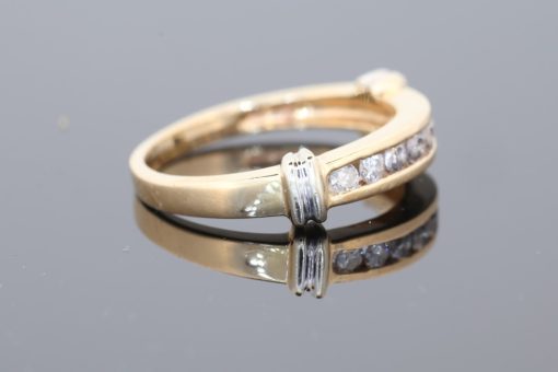 Elegant and versatile, this diamond band combines the timeless appeal of gold with the enduring brilliance of diamonds. Its classic design makes it a beautiful addition to a fine jewellery collection, equally suited to everyday wear or marking a special occasion.