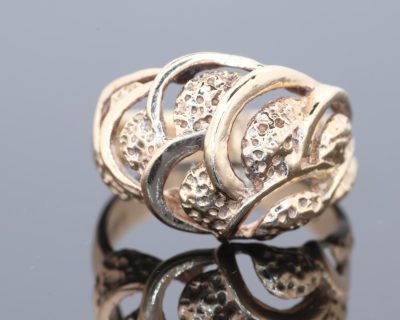 Bold and sculptural, this 9kt gold dress ring showcases the beauty of flowing lines and contemporary design. Its generous domed form gives the piece a distinctive presence, while the wave-like pattern adds movement and visual interest.