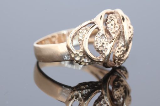 Bold and sculptural, this 9kt gold dress ring showcases the beauty of flowing lines and contemporary design. Its generous domed form gives the piece a distinctive presence, while the wave-like pattern adds movement and visual interest.