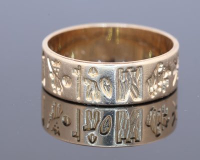 A remarkable celebration of Irish history and heritage, this distinctive 14kt gold ring brings together important moments from Ireland’s past in a richly symbolic design. From the age of the ancient Celts to the legacy of Brian Boru and the events of the Easter Rising, the ring offers a fascinating journey through Ireland’s story, while acknowledging the unknown chapters yet to come.