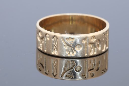A remarkable celebration of Irish history and heritage, this distinctive 14kt gold ring brings together important moments from Ireland’s past in a richly symbolic design. From the age of the ancient Celts to the legacy of Brian Boru and the events of the Easter Rising, the ring offers a fascinating journey through Ireland’s story, while acknowledging the unknown chapters yet to come.