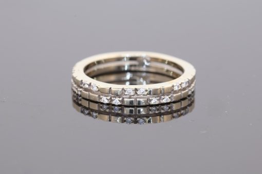 Unusual and elegant, this 18kt white gold ring offers a distinctive interpretation of contemporary fine jewellery. Its innovative two-band design creates a sense of movement and dimension, while the addition of diamonds brings a refined touch of brilliance.