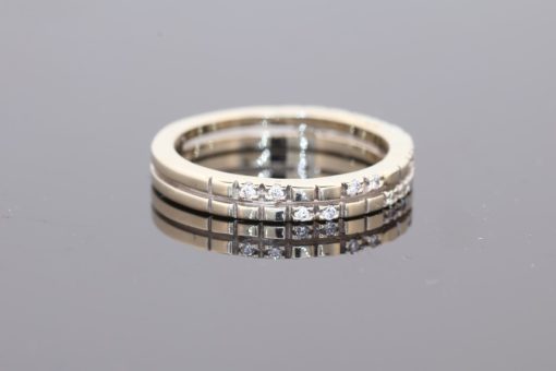 Unusual and elegant, this 18kt white gold ring offers a distinctive interpretation of contemporary fine jewellery. Its innovative two-band design creates a sense of movement and dimension, while the addition of diamonds brings a refined touch of brilliance.