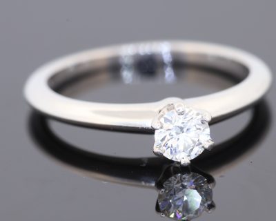 Created by Tiffany & Co., this elegant diamond ring embodies the enduring appeal of classic American fine jewellery. Its timeless design and understated proportions make it a versatile piece, equally suited to an engagement or a treasured addition to a fine jewellery collection.