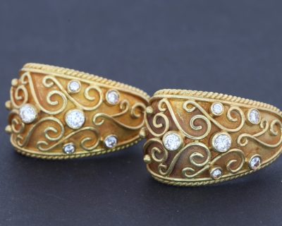 Elegant and timeless, these diamond earrings combine the warm lustre of gold with the enduring brilliance of diamonds. Their classic appeal makes them a versatile addition to a fine jewellery collection, suitable for both everyday elegance and special occasions.