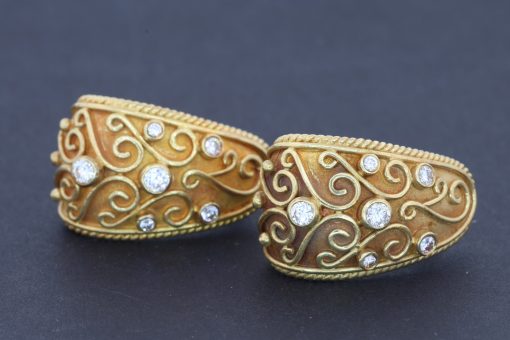 Elegant and timeless, these diamond earrings combine the warm lustre of gold with the enduring brilliance of diamonds. Their classic appeal makes them a versatile addition to a fine jewellery collection, suitable for both everyday elegance and special occasions.