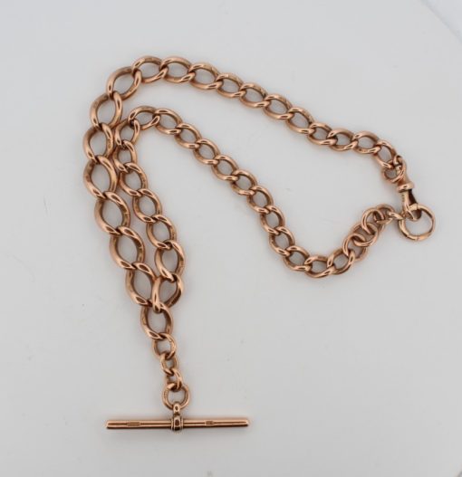 Dating to circa 1890, this rare 15-karat gold Albert chain is a fine example of Victorian gentlemen’s jewellery. Originally designed to secure a pocket watch, Albert chains became an essential accessory of the well-dressed Victorian gentleman, combining practicality with understated elegance.