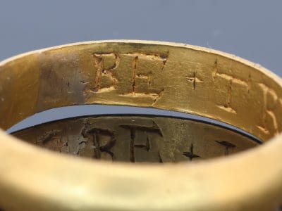 An extremely rare Tudor gold posy ring, engraved to the interior with the wonderfully intimate inscription “BE TRVE IN HART”, meaning “Be true in heart.” The ring was found by a metal detectorist in Shropshire in October 2024, adding a remarkable modern chapter to its long history. Posy rings were deeply personal jewels, traditionally engraved with short expressions of love, loyalty or devotion, and this inscription is particularly evocative in its simplicity. Examples bearing this distinctive Gothic-style lettering tend to date to around 1600, placing this ring at a fascinating point between the Tudor and early Stuart periods. Comparable examples can be found in the collections of both the British Museum and the Victoria and Albert Museum.