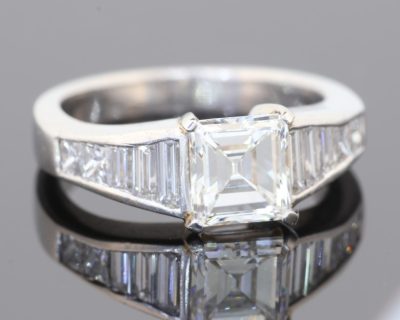 A superb diamond ring distinguished by the striking geometry of a rare carré-cut diamond. Celebrated for its clean lines and architectural elegance, the carré cut brings a distinctive character to this exceptional design, beautifully complemented by the precision and sparkle of its accompanying diamonds.