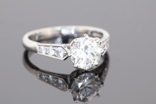 Beautiful and timeless, this diamond engagement ring combines classic elegance with the enduring allure of platinum and diamonds. At its centre is a 1.16-carat diamond, graded H colour and SI2 clarity, accompanied by an AnchorCert certificate for independent gemmological assessment.