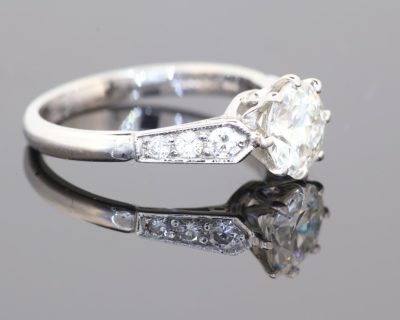 Beautiful and timeless, this diamond engagement ring combines classic elegance with the enduring allure of platinum and diamonds. At its centre is a 1.16-carat diamond, graded H colour and SI2 clarity, accompanied by an AnchorCert certificate for independent gemmological assessment.