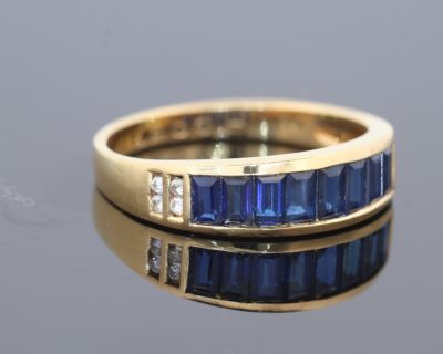 Elegant and timeless, this sapphire ring celebrates the enduring appeal of deep blue gemstones set in fine gold. Sapphires have long been prized for their rich colour and sophisticated character, making them a classic choice for jewellery that transcends passing trends.