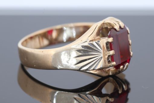 A charming garnet ring that celebrates the rich colour and enduring appeal of this classic gemstone. Garnets have been treasured in jewellery for centuries, admired for their deep red hues and timeless elegance.