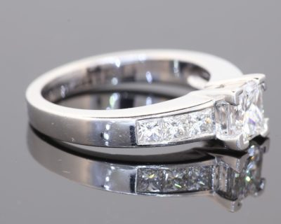Elegant and contemporary, this princess-cut diamond ring combines clean geometric lines with the timeless appeal of fine diamond jewellery. Set in 18kt white gold, it centres on a striking 1-carat princess-cut diamond, graded D colour and SI2 clarity, accompanied by a GIA certificate.